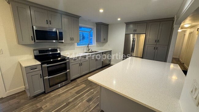 Building Photo - Spacious 4 Bedroom Home in Oregon City! - RV/Boat/Trailer Parking