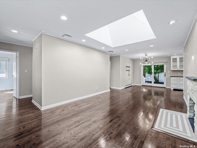 Building Photo - 23 Greenvale Ln