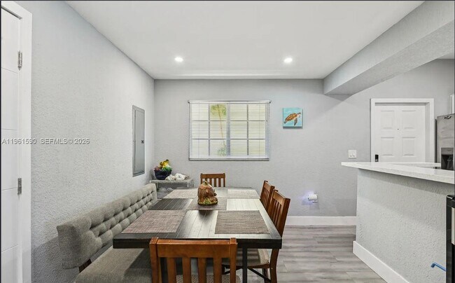 Foto del edificio - 380 NW 20th St