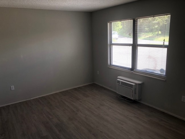 Building Photo - 790 Country Aire Ct