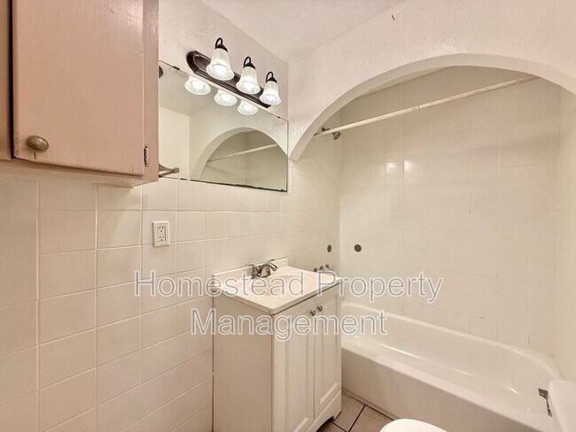 Building Photo - 800 SW 28th St