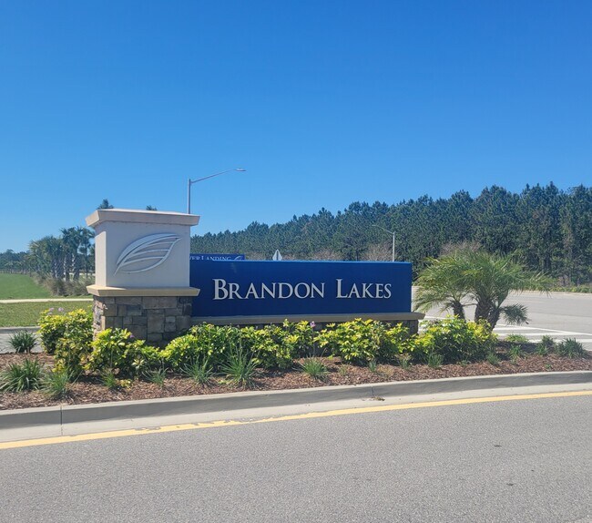Building Photo - 389 Brandon Lakes Dr