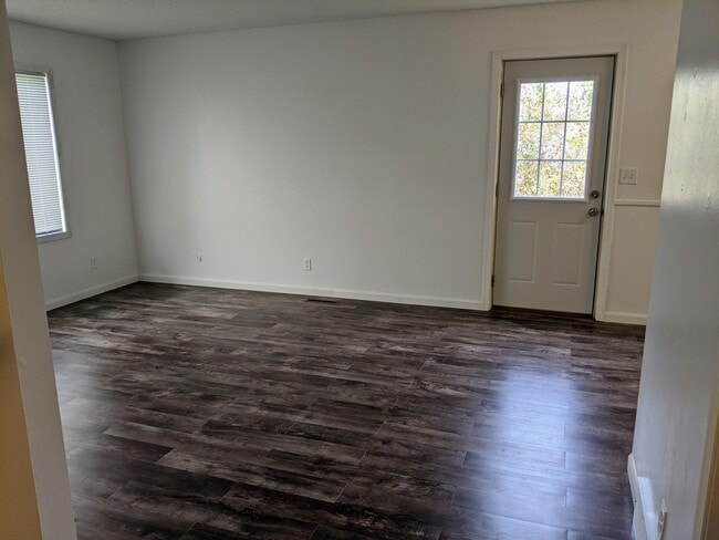 Building Photo - 809 Radcliffe Cir