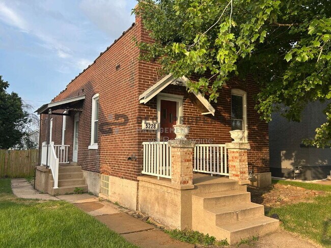 Foto del edificio - 5228 Northrup Ave