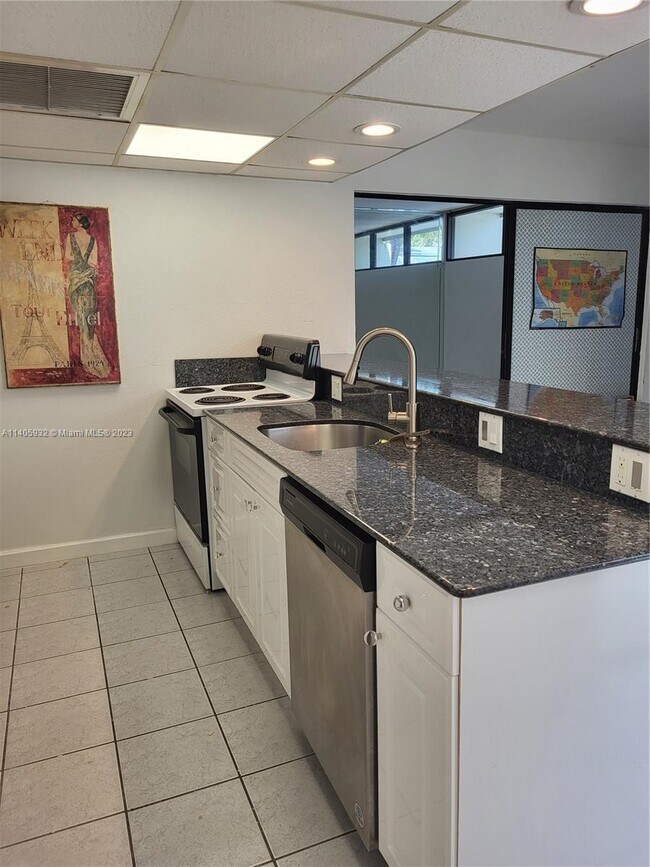 Building Photo - 6508 Miami Lakes Dr