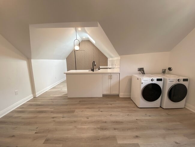 Photo du bâtiment - 210 Burlington St E