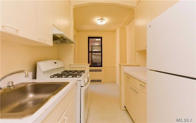 Building Photo - 860 Grand Concourse