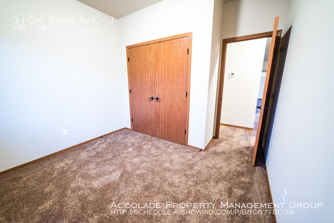 Foto del edificio - 3104 Swan Ave
