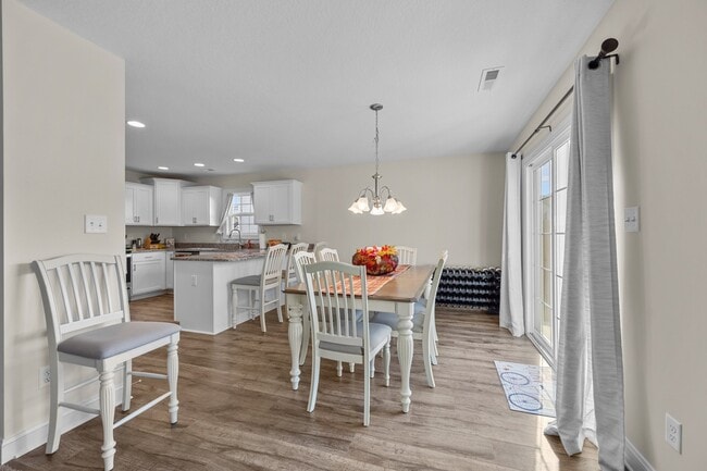 Foto del edificio - 517 Indigo Johnston Dr