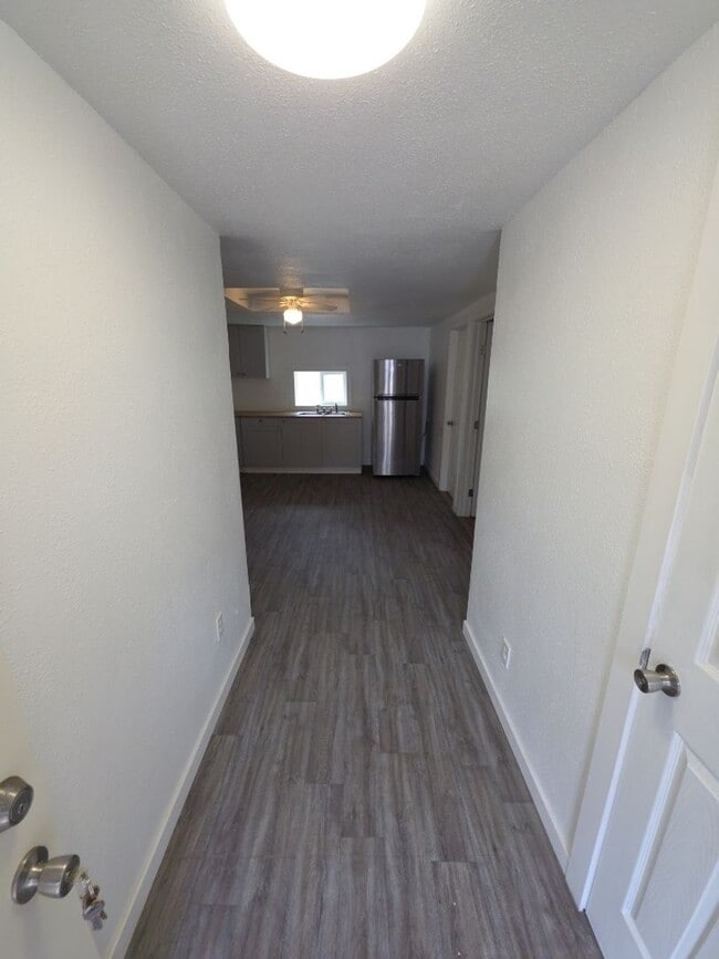 Building Photo - Lakeshore Triplex