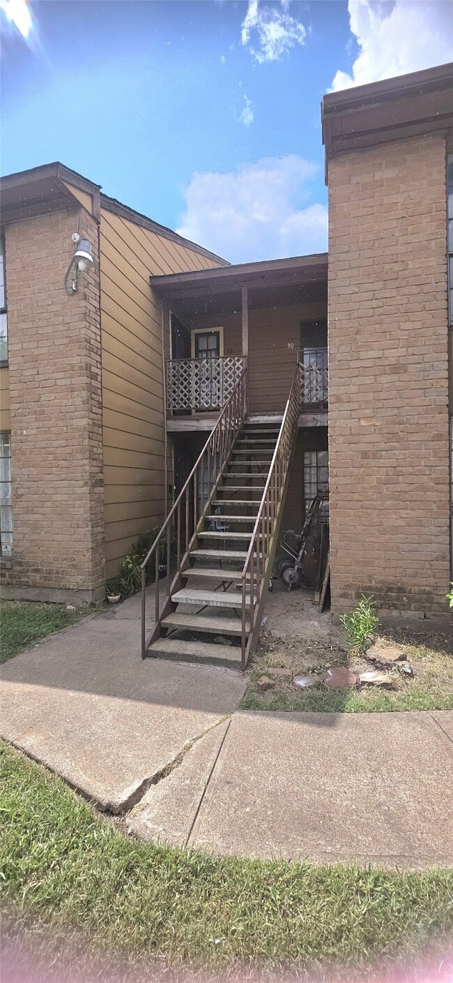 Building Photo - 9090 S Braeswood Blvd