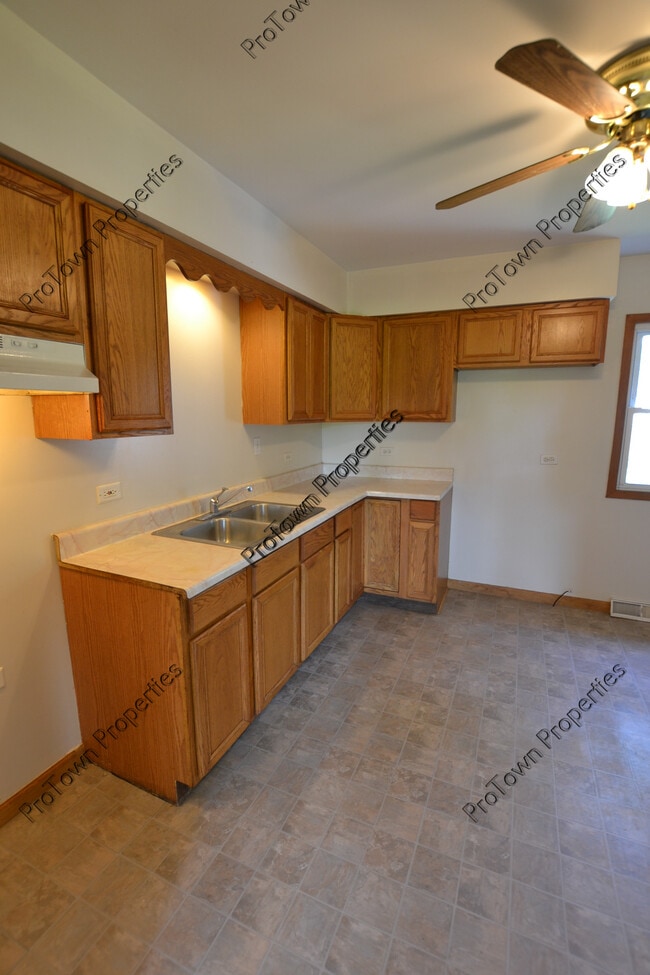 Foto del edificio - 821 Penfield Ave