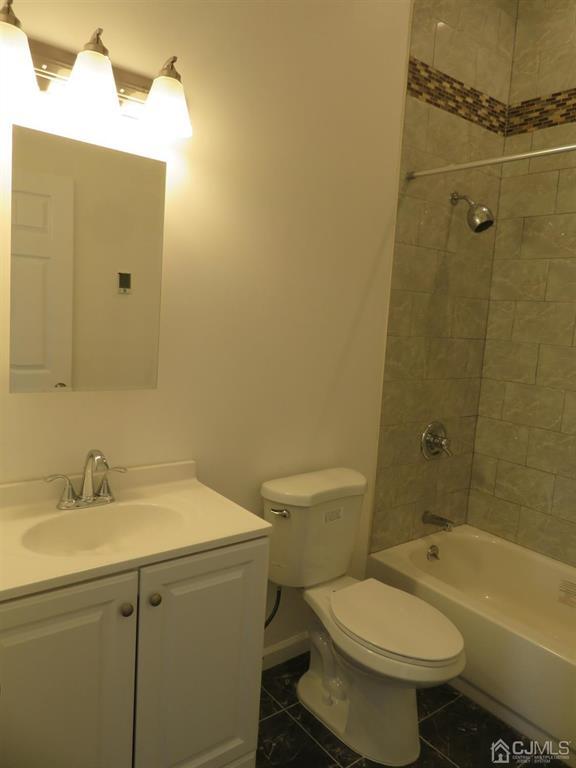 Bathroom has radiant floor/high ceiling - 396 Main St