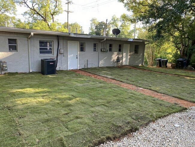 Photo - 916 Preston St Apartments