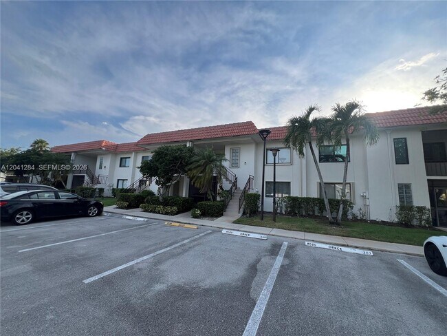 Foto del edificio - 379 Lakeview Dr