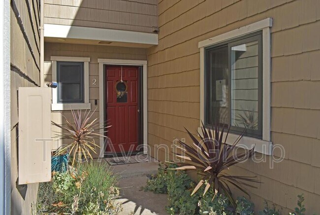 Building Photo - 407 W Pedregosa St