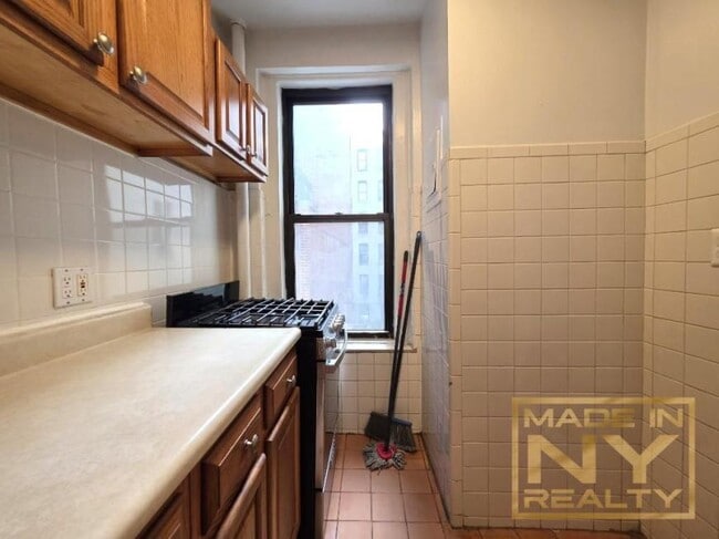 Building Photo - 1 bedroom in ASTORIA NY 11106