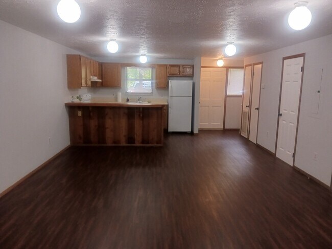 Foto del edificio - 4135 Dollys Dr