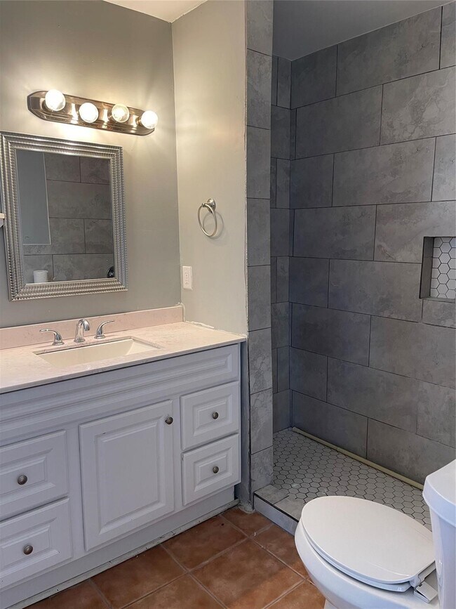 Foto del edificio - 8321 Homewood Ln