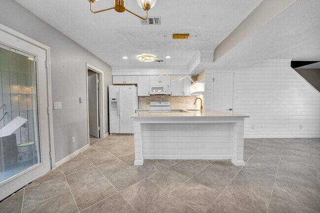 Building Photo - 1212 Stephen Dr