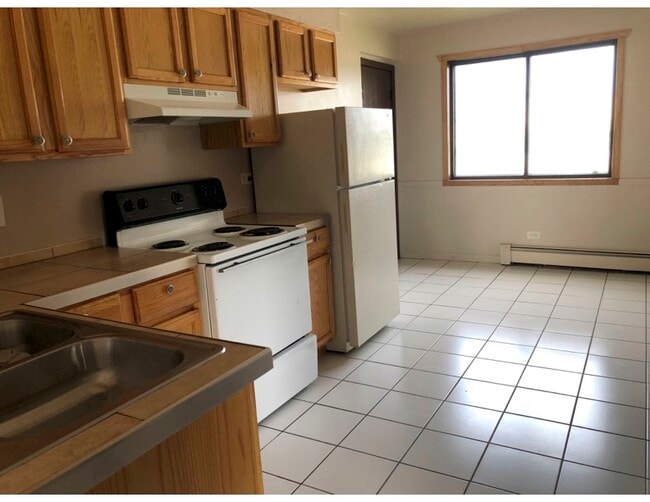 Building Photo - 14057 Kilpatrick Ave