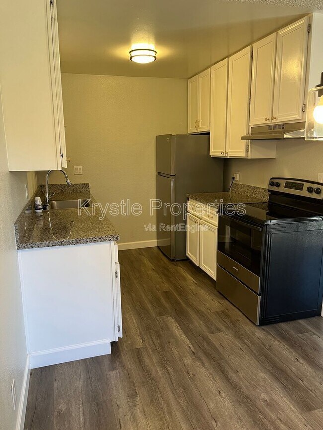 Foto del edificio - 1060 Oak Grove Rd