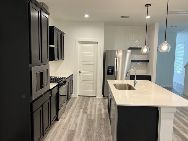 Foto del edificio - 3220 Crown Gate Dr