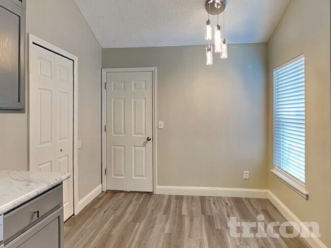 Building Photo - 2773 Acorn Park Dr N