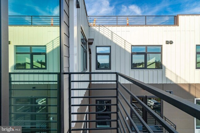 Foto del edificio - 3449 Scotts Ln