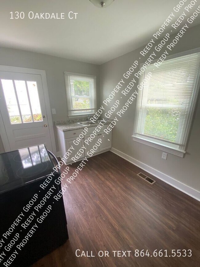 Foto del edificio - 130 Oakdale Ct