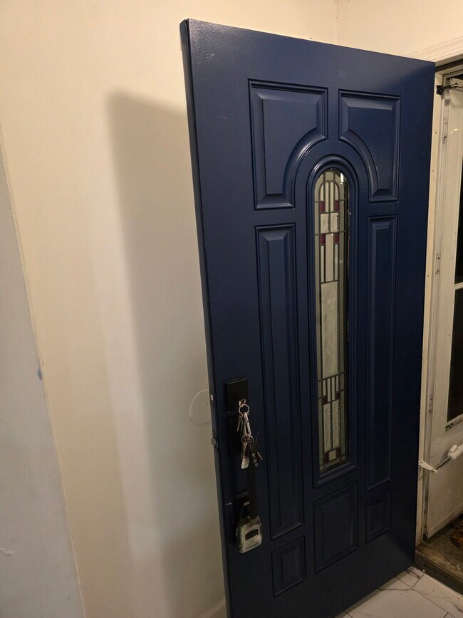 Building Photo - 1 1/2 Oliver Ave