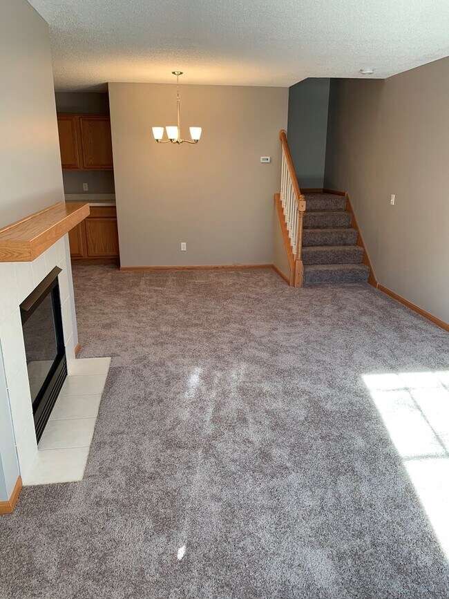 Building Photo - 3 Bed/1.5 Bath Townhome Cottage Gove- Avai...