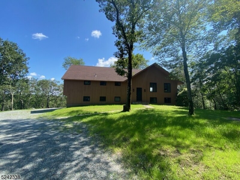 Primary Photo - 483 Split Rock Rd