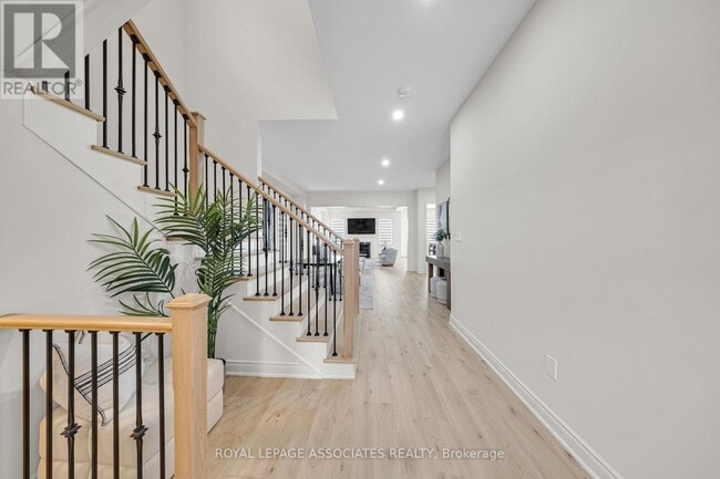 Building Photo - 2215 Beckman Cres