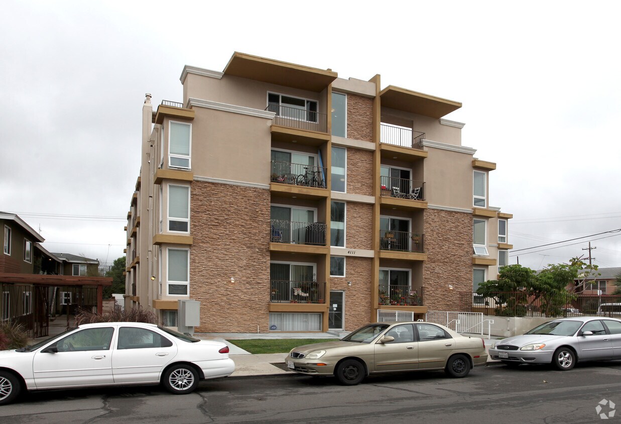 Foto del edificio - Illinois Street Apartments