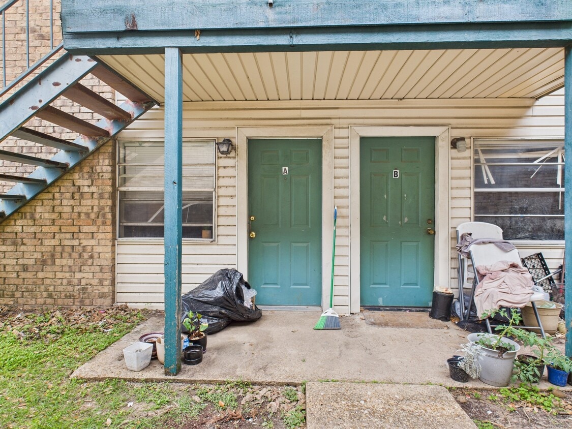 Building Photo - 403 Boyett St