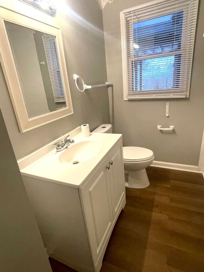 Building Photo - 1775 Harrodsburg Rd