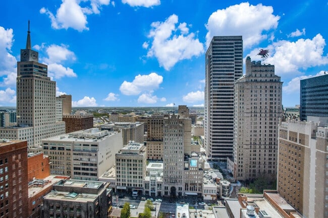 Building Photo - 1016 Elm St