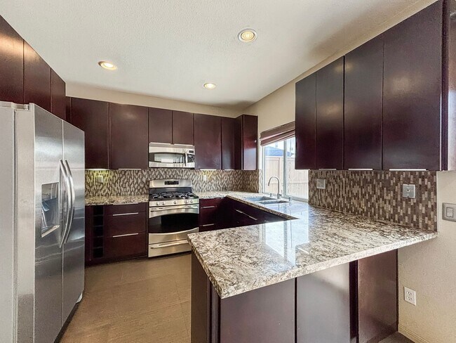 Foto del edificio - Beautiful 4BD/2.5BA House in Eastlake W/ O...
