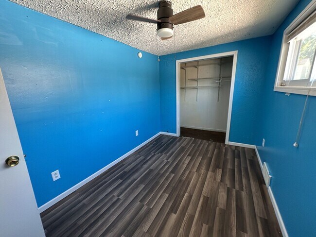 Foto del edificio - 521 E Washington St