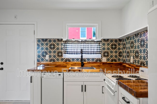 Building Photo - 910 Shelby Ave