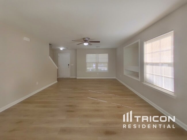 Foto del edificio - 258 Drooping Leaf Ln