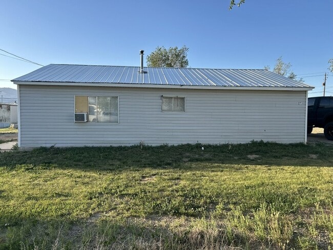 Building Photo - 380 N 200 W