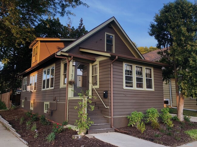 Charming Near East Side Bungalow - 29 N 1st St