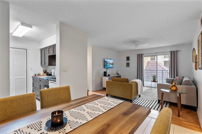 Foto del edificio - 755 Riverside Dr
