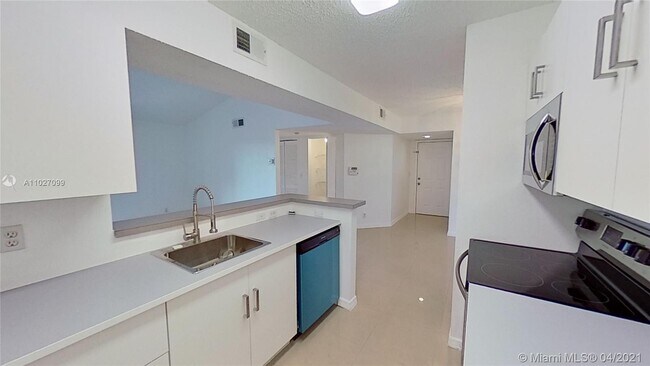 Foto del edificio - 3995 W McNab Rd