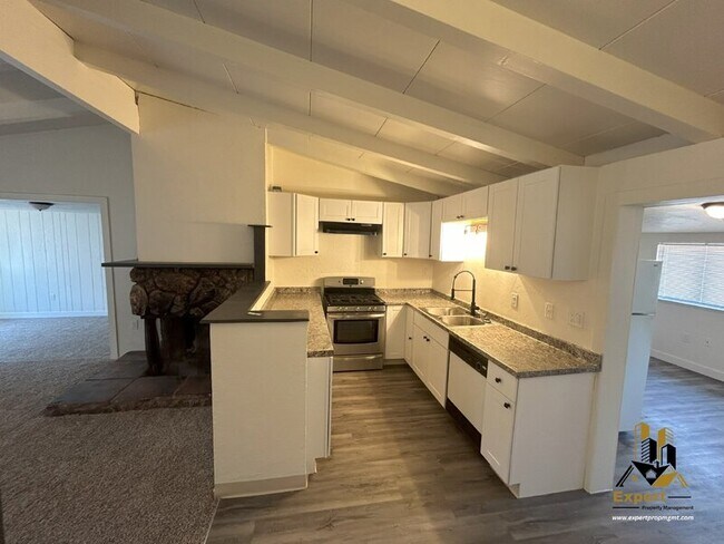 Foto del edificio - 5637 Rosario Blvd