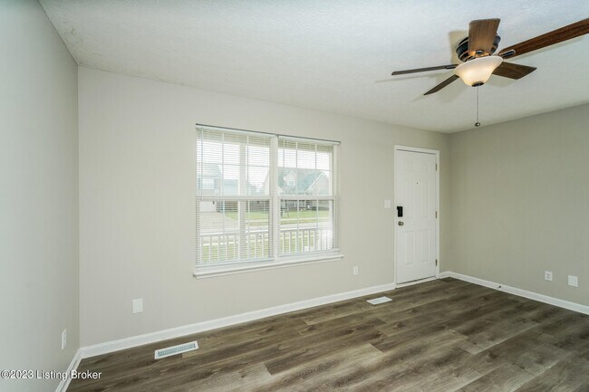 Building Photo - 651 Oak Grove Blvd