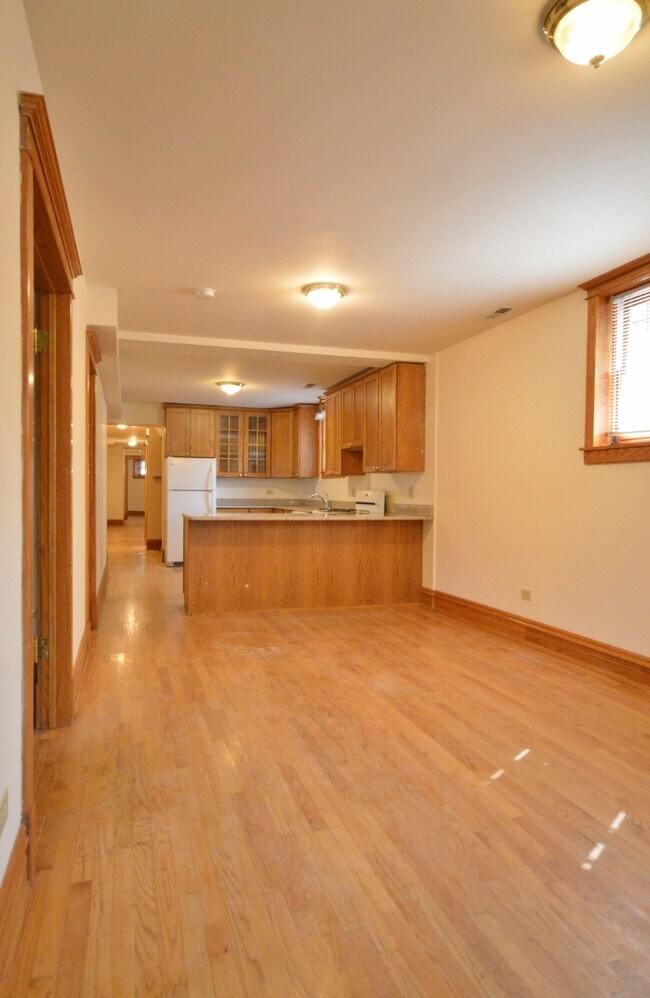 Building Photo - 3920 N Janssen Ave