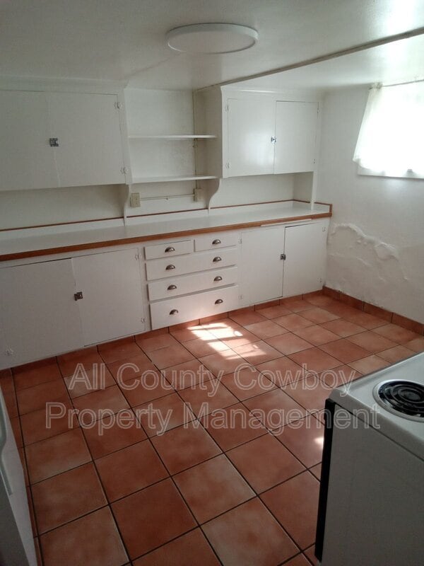 Building Photo - 1210 E Garfield St